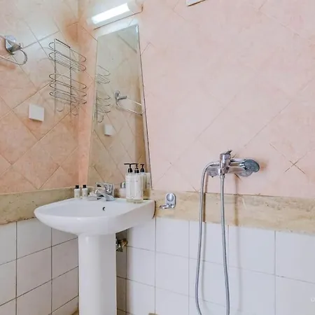 Soulmare Maisonette With Shared Pool, Appartement