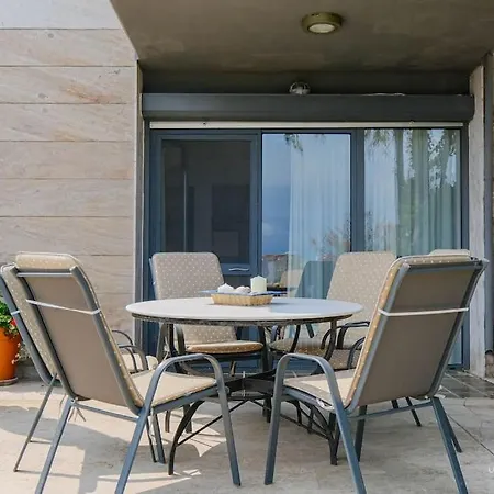 Soulmare Maisonette With Shared Pool, Appartement *