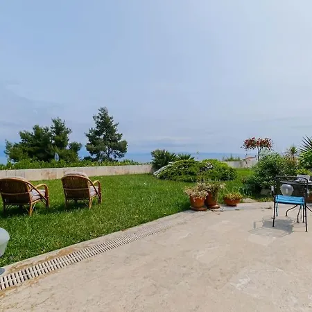 Soulmare Maisonette With Shared Pool,