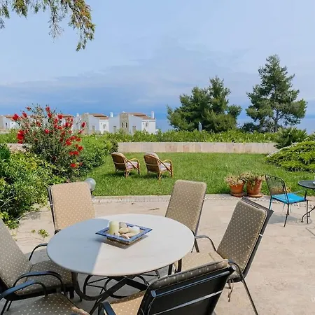 Soulmare Maisonette With Shared Pool, Apartman Néa Fókaia