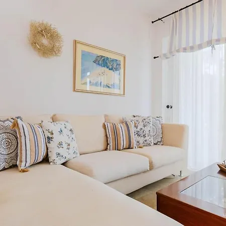 Soulmare Maisonette With Shared Pool,