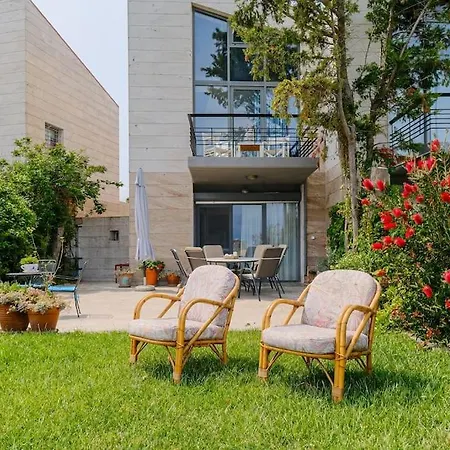 Apartman Soulmare Maisonette With Shared Pool,