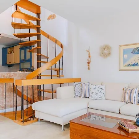 Soulmare Maisonette With Shared Pool, Néa Fókaia