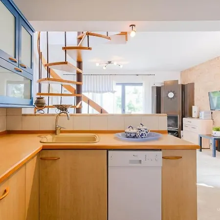 Apartman Soulmare Maisonette With Shared Pool, Néa Fókaia