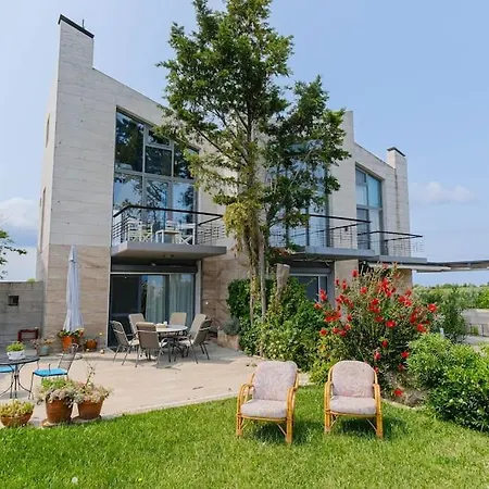 Soulmare Maisonette With Shared Pool, Apartman