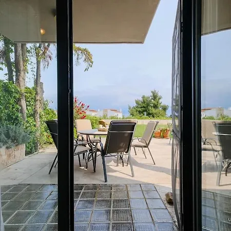 Soulmare Maisonette With Shared Pool, Apartman *