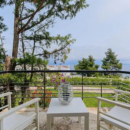 Soulmare Maisonette With Shared Pool, Néa Fókaia