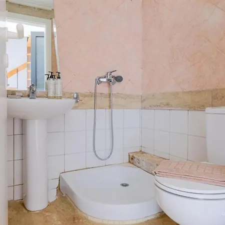 Soulmare Maisonette With Shared Pool, Apartman *