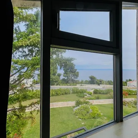 Soulmare Maisonette With Shared Pool, Apartman Néa Fókaia