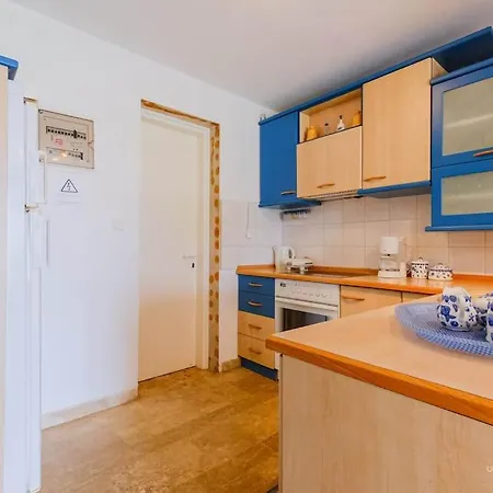 Apartman Soulmare Maisonette With Shared Pool,