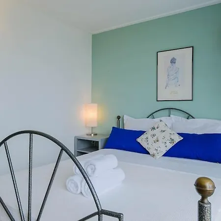 Apartman Soulmare Maisonette With Shared Pool,