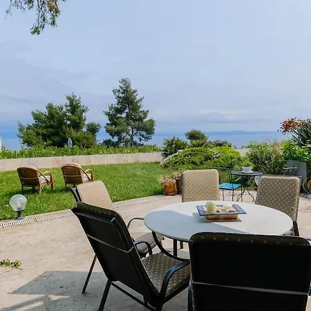 Apartman Soulmare Maisonette With Shared Pool,